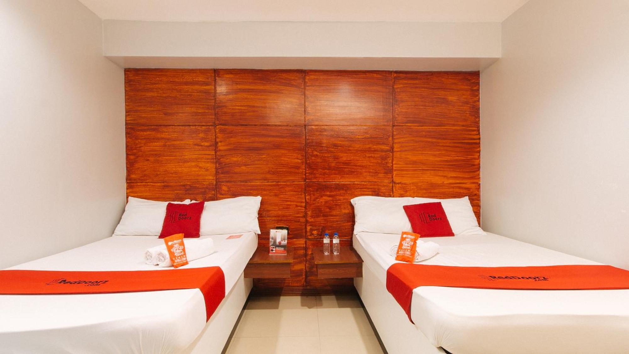 Hotel RedDoorz near Bambang Station Manila Exterior foto