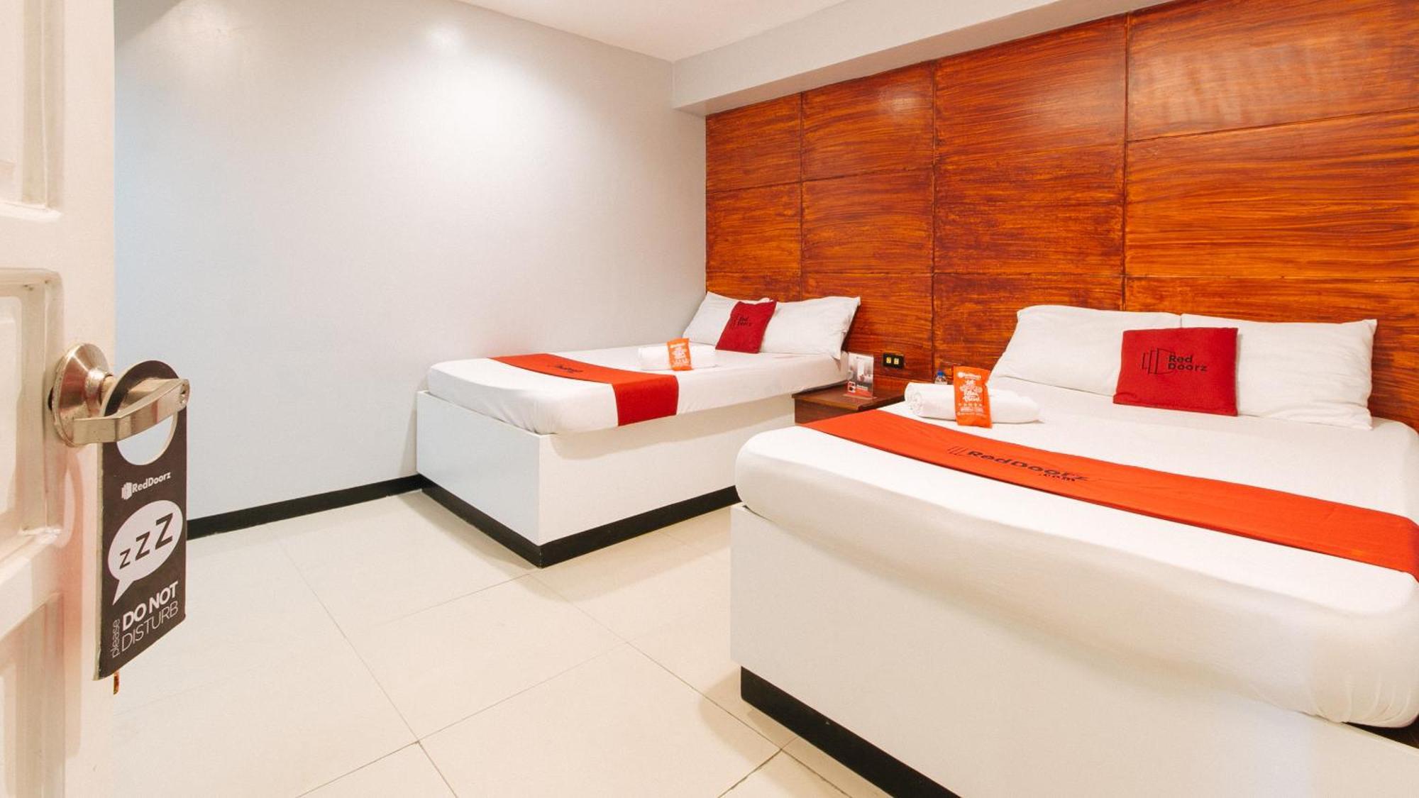 Hotel RedDoorz near Bambang Station Manila Exterior foto