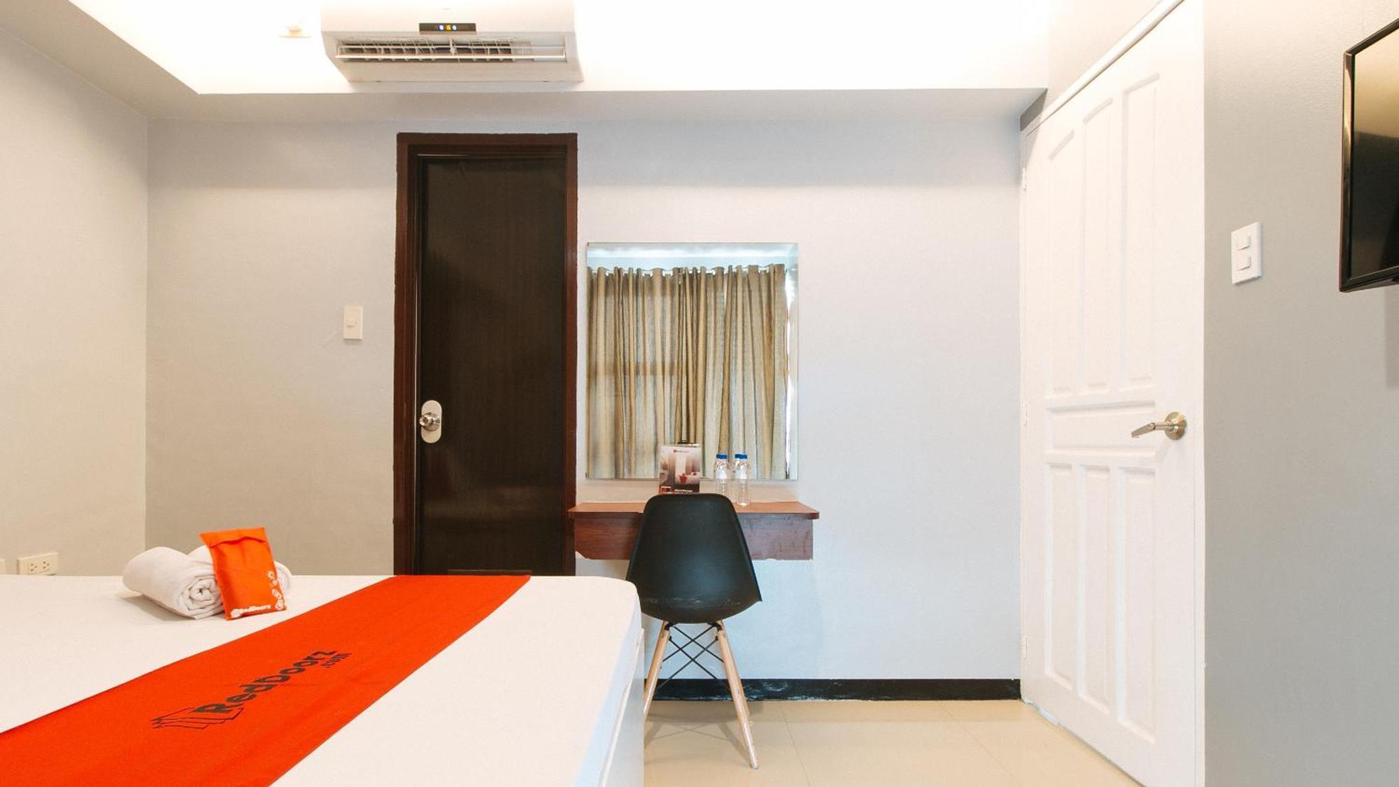 Hotel RedDoorz near Bambang Station Manila Exterior foto