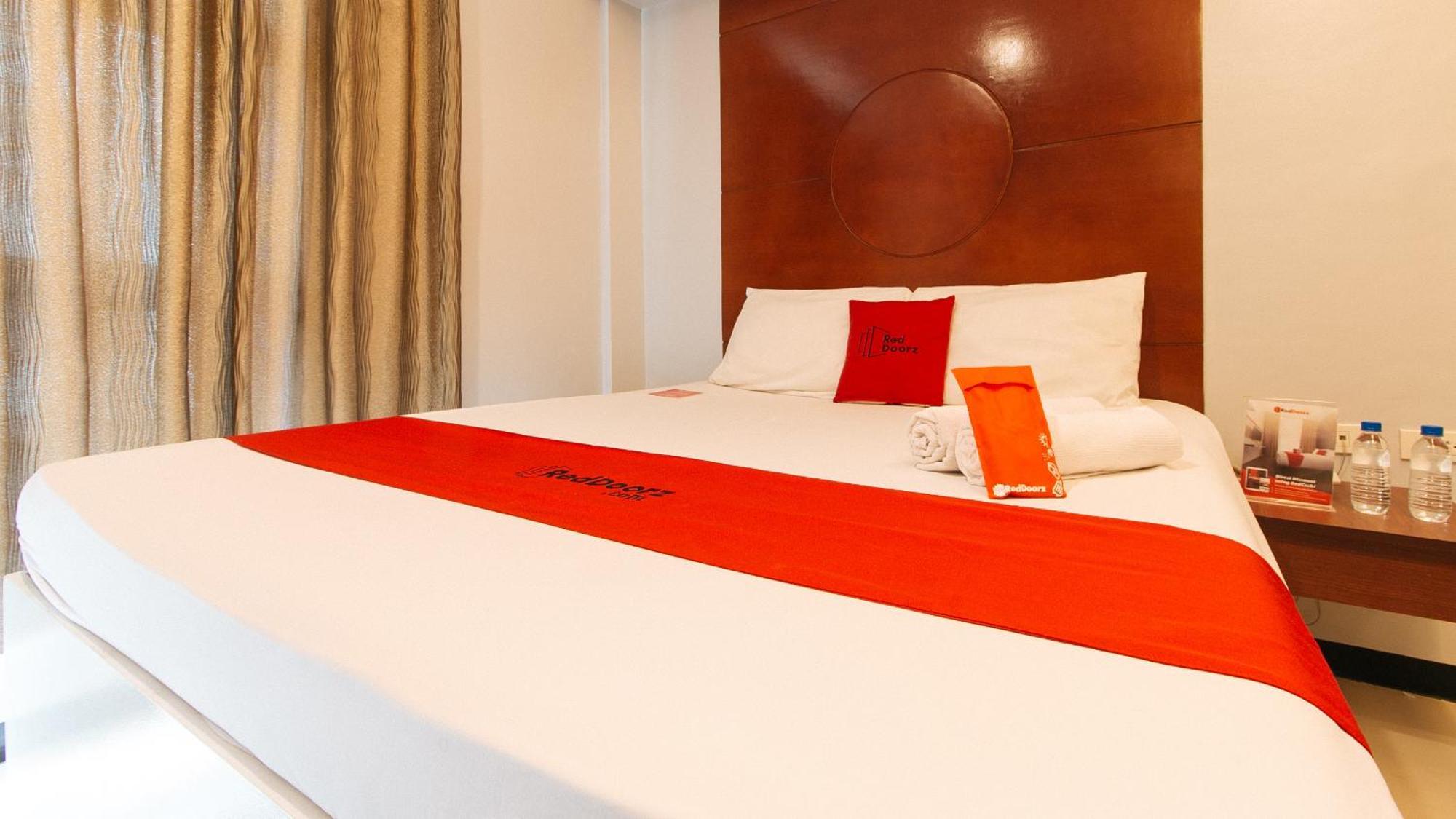 Hotel RedDoorz near Bambang Station Manila Exterior foto