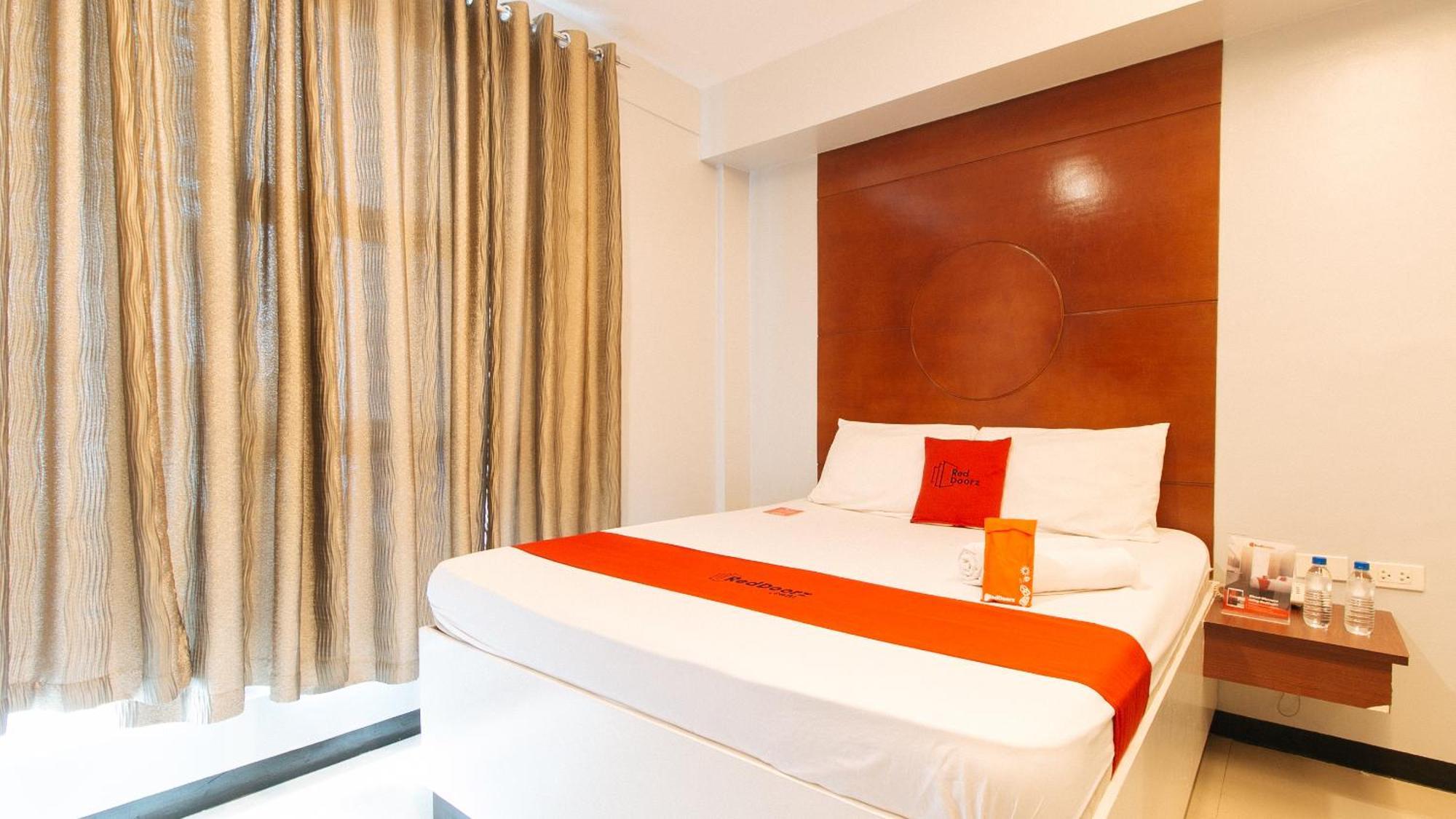 Hotel RedDoorz near Bambang Station Manila Exterior foto
