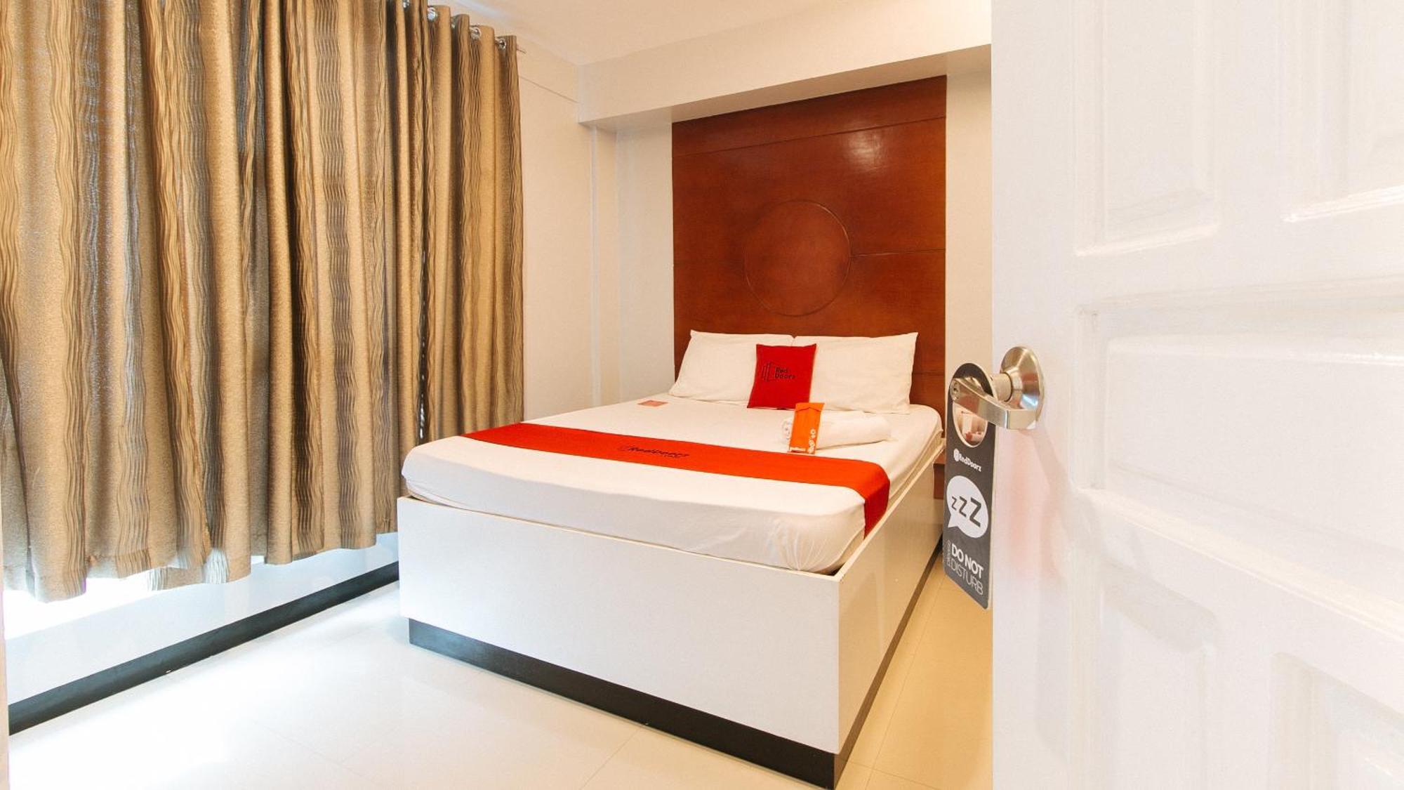 Hotel RedDoorz near Bambang Station Manila Exterior foto