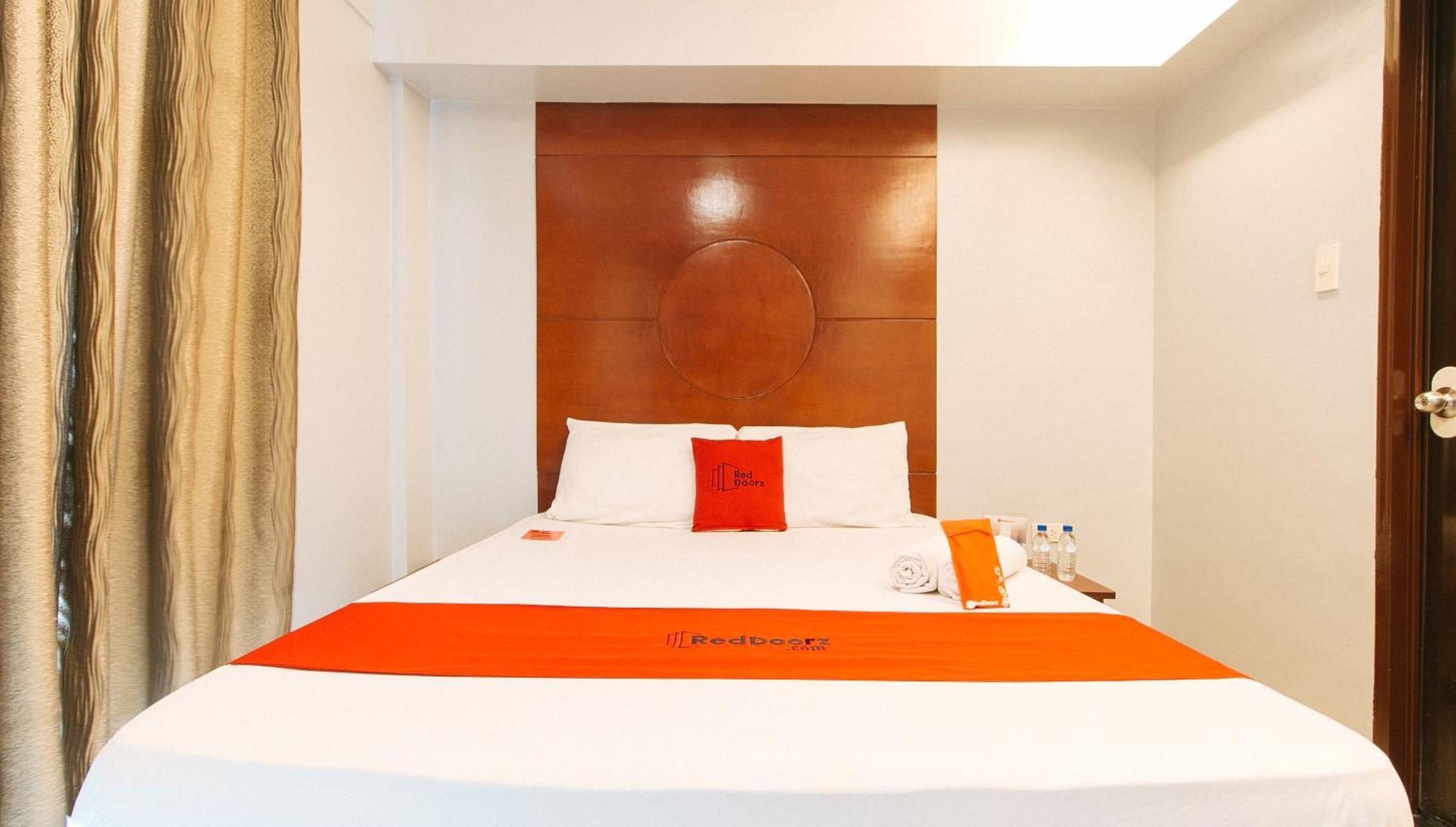 Hotel RedDoorz near Bambang Station Manila Exterior foto