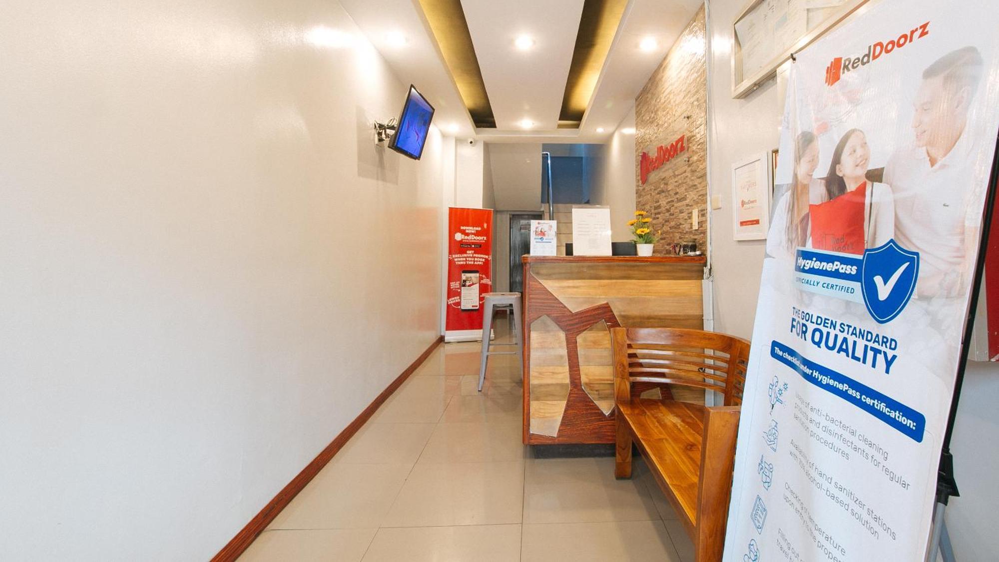 Hotel RedDoorz near Bambang Station Manila Exterior foto
