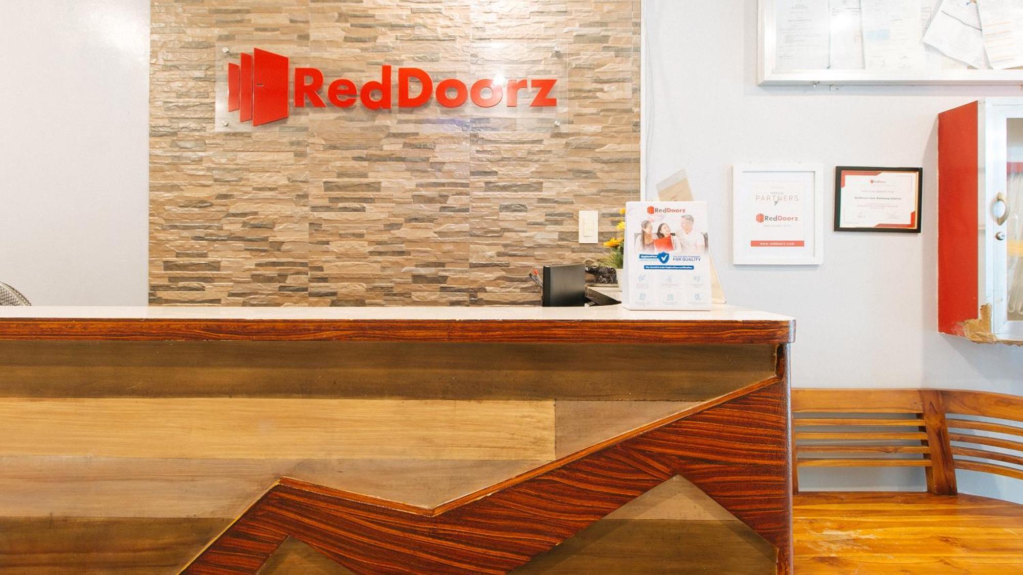 Hotel RedDoorz near Bambang Station Manila Exterior foto