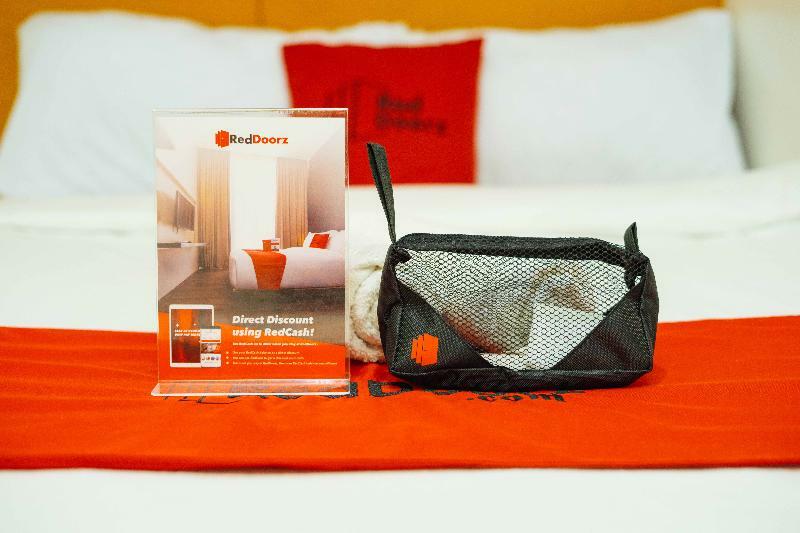 Hotel RedDoorz near Bambang Station Manila Exterior foto